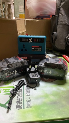 محول كهرباء مع بطاريتين BT